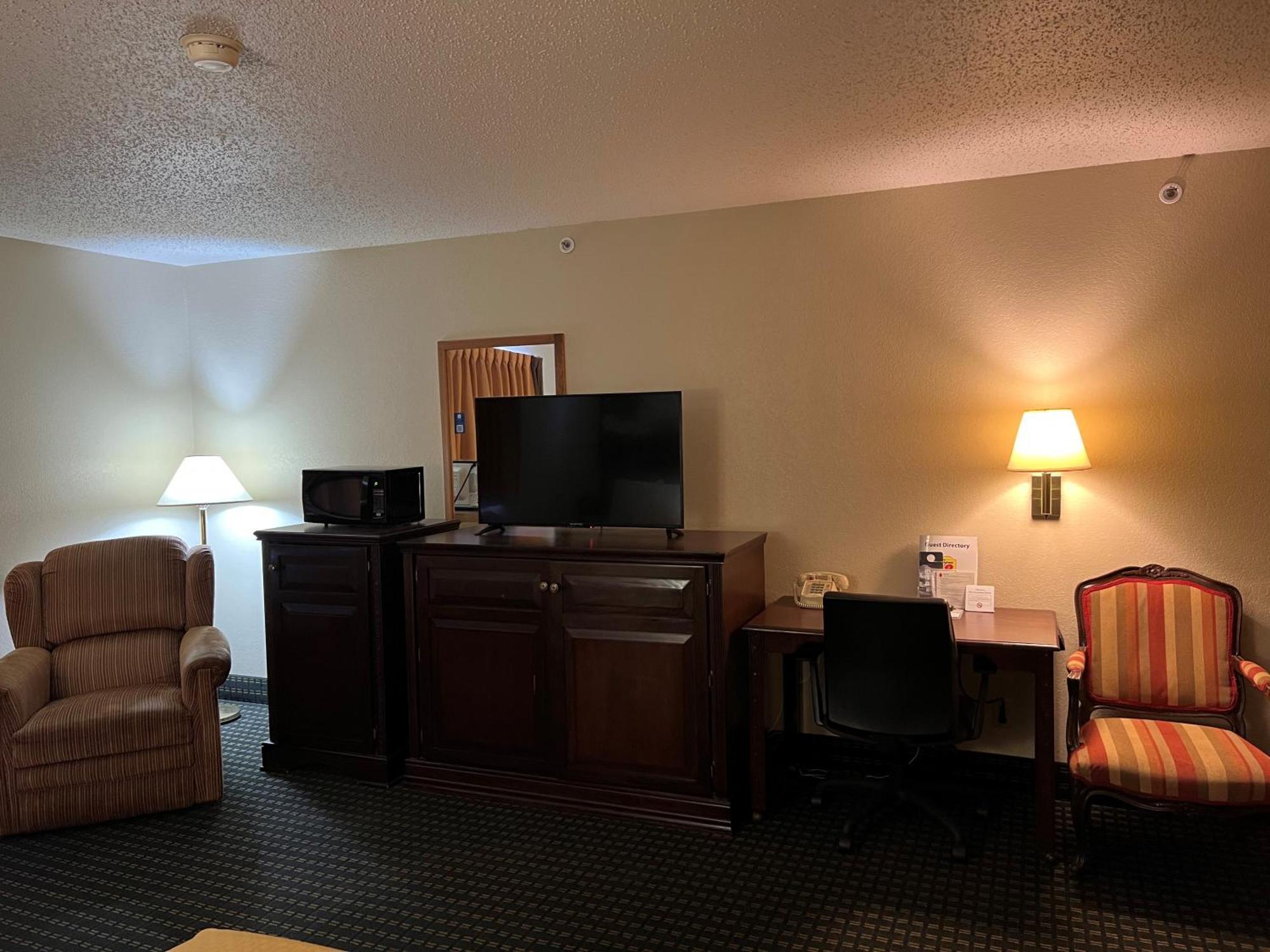 Super 8 By Wyndham Trinidad Hotel Room photo